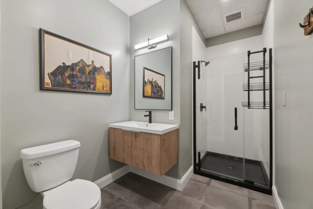 01-1702 Lovering Ave1